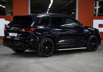 Подержанный автомобиль Volkswagen Touareg 2020 года (5 фото)