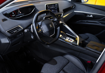 Подержанный автомобиль Peugeot 3008 2017 года (12 фото)