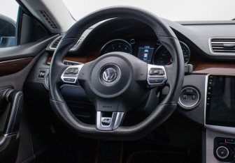 Подержанный автомобиль Volkswagen Passat CC 2011 года (15 фото)