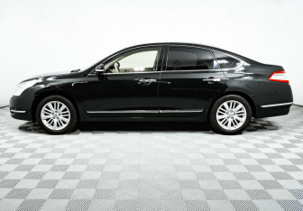 Подержанный автомобиль Nissan Teana 2012 года (3 фото)