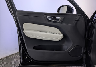Подержанный автомобиль Volvo XC60 2018 года (19 фото)
