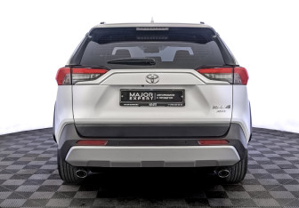 Подержанный автомобиль Toyota RAV4 2024 года (6 фото)