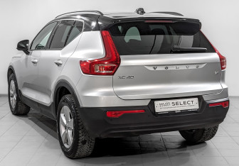 Подержанный автомобиль Volvo XC40 2018 года (7 фото)