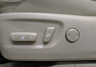 Подержанный автомобиль Toyota Land Cruiser Prado 2011 года (21 фото)