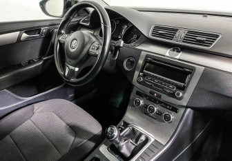 Подержанный автомобиль Volkswagen Passat Sedan 2014 года (9 фото)