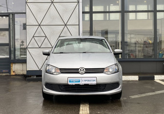 Подержанный автомобиль Volkswagen Polo Sedan 2011 года (2 фото)