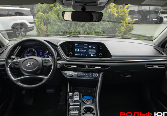 Подержанный автомобиль Hyundai Sonata 2020 года (10 фото)