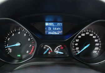 Подержанный автомобиль Ford Focus Hatchback 2013 года (17 фото)