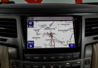 Подержанный автомобиль Lexus LX 2014 года (15 фото)