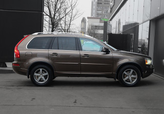 Подержанный автомобиль Volvo XC90 2014 года (4 фото)