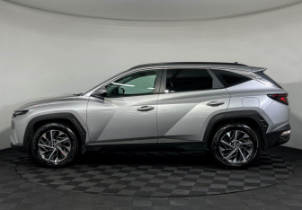 Подержанный автомобиль Hyundai Tucson 2022 года (8 фото)