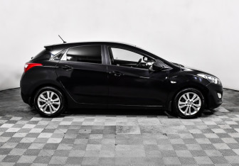 Подержанный автомобиль Hyundai i30 Hatchback 2012 года (4 фото)