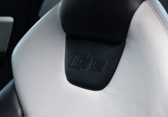Подержанный автомобиль Audi S5 Coupe 2012 года (13 фото)