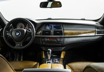 Подержанный автомобиль BMW X6 2012 года (12 фото)