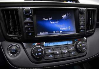 Подержанный автомобиль Toyota RAV4 2018 года (19 фото)