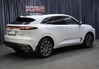 Подержанный автомобиль Changan UNI-K 2023 года (5 фото)