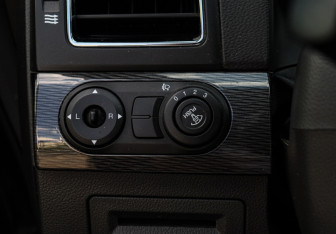 Подержанный автомобиль Chevrolet Captiva 2013 года (16 фото)
