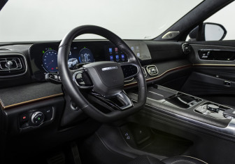 Подержанный автомобиль Jaecoo J8 2024 года (11 фото)