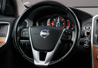 Подержанный автомобиль Volvo XC60 2013 года (20 фото)