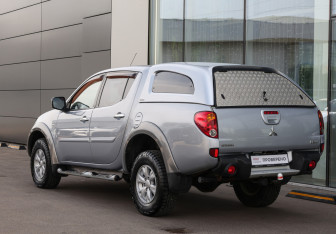 Подержанный автомобиль Mitsubishi L200 2012 года (7 фото)
