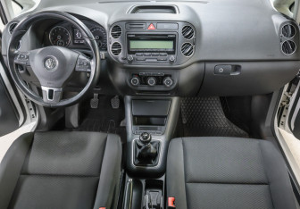 Подержанный автомобиль Volkswagen Golf Plus 2012 года (14 фото)