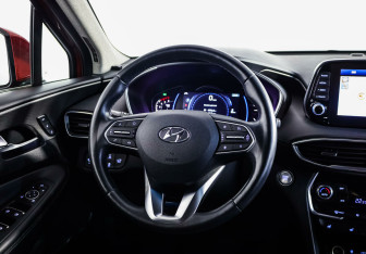 Подержанный автомобиль Hyundai Santa Fe 2019 года (8 фото)