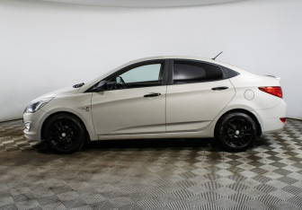 Подержанный автомобиль Hyundai Solaris Sedan 2015 года (8 фото)