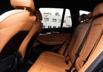 Подержанный автомобиль BMW X3 2020 года (11 фото)