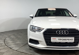 Подержанный автомобиль Audi A3 Sedan 2018 года (25 фото)