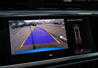 Подержанный автомобиль Audi Q3 2023 года (21 фото)