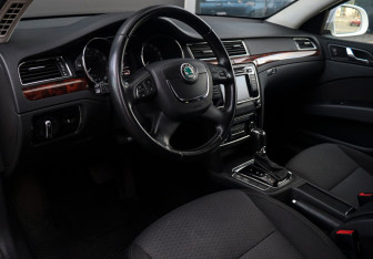 Подержанный автомобиль Skoda Superb Liftback 2013 года (11 фото)