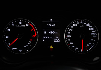 Подержанный автомобиль Audi A3 Sedan 2017 года (12 фото)