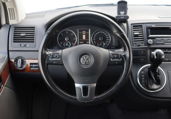 Подержанный автомобиль Volkswagen Multivan 2013 года (14 фото)