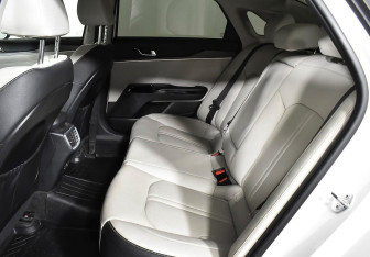 Подержанный автомобиль Kia K5 2020 года (15 фото)