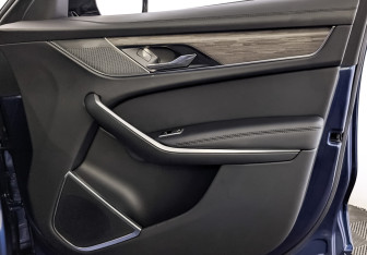 Подержанный автомобиль Jaguar F-Pace 2021 года (24 фото)