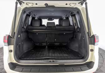 Подержанный автомобиль Toyota Land Cruiser Suv 2021 года (10 фото)