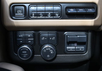 Подержанный автомобиль Chevrolet Tahoe 2022 года (25 фото)