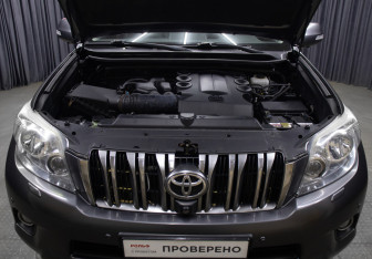 Подержанный автомобиль Toyota Land Cruiser Prado 2010 года (9 фото)