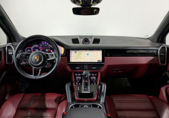 Подержанный автомобиль Porsche Cayenne 2018 года (26 фото)