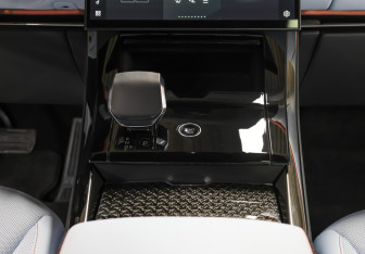 Подержанный автомобиль Land Rover Range Rover Sport 2024 года (17 фото)