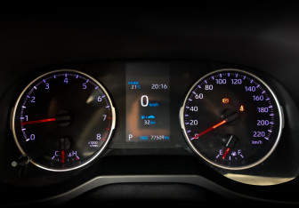 Подержанный автомобиль Toyota RAV4 2021 года (13 фото)