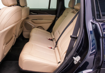 Подержанный автомобиль Jeep Grand Cherokee 2023 года (11 фото)