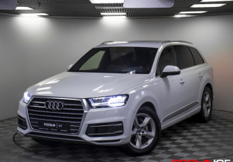Подержанный автомобиль Audi Q7 2015 года (22 фото)