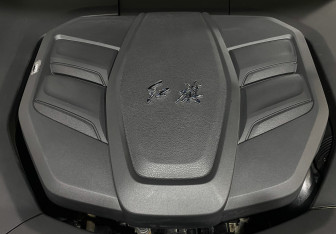 Подержанный автомобиль Hongqi HS5 2023 года (9 фото)