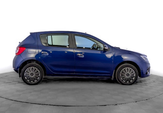 Подержанный автомобиль Renault Sandero 2018 года (4 фото)