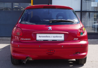 Подержанный автомобиль Peugeot 206 Hatchback 2006 года (6 фото)