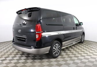 Подержанный автомобиль Hyundai Grand Starex 2018 года (3 фото)