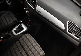 Подержанный автомобиль Audi Q3 2015 года (28 фото)