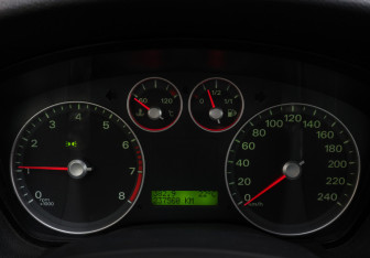 Подержанный автомобиль Ford Focus Sedan 2006 года (13 фото)