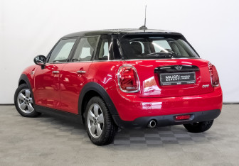 Подержанный автомобиль MINI Hatch 2019 года (7 фото)